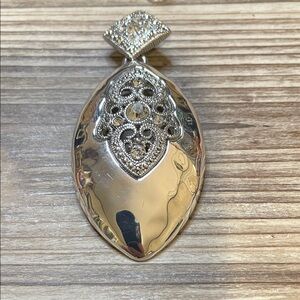 Elegant Silver Pendant Necklace